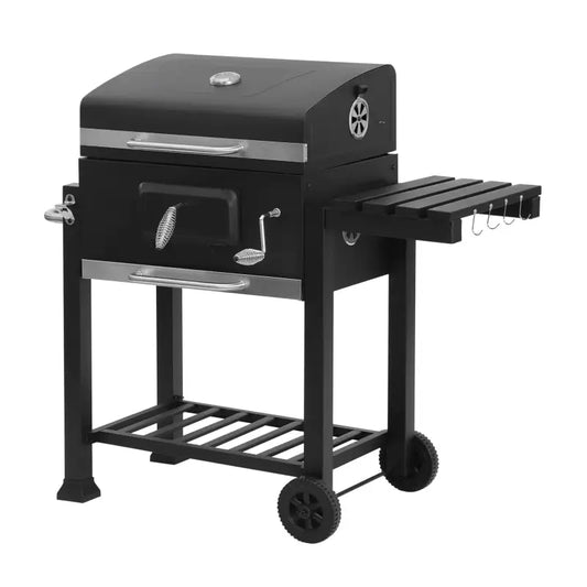 Zwarte, mobiele gaskachels voor buiten met zichtbare handgrepen en een houten werkblad. Geschikt voor barbecueën en grillen op terras of in de tuin.