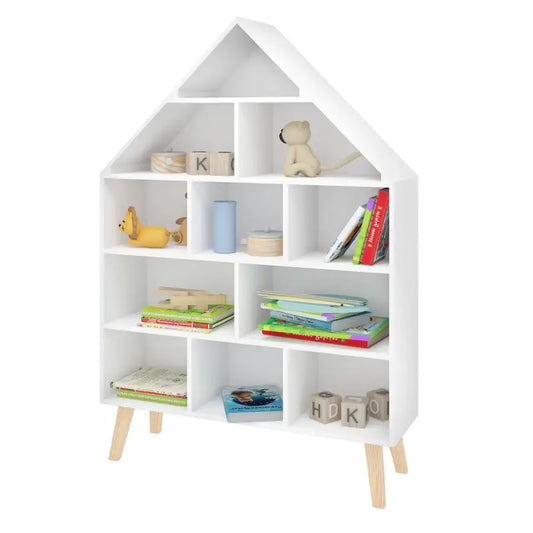 Wit huisvormig kinderboekenkastje met houten poten, gevuld met kleurrijke boeken, speelgoed en letters. Ideaal voor een kinderkamer of speelruimte met een speelse, educatieve sfeer.