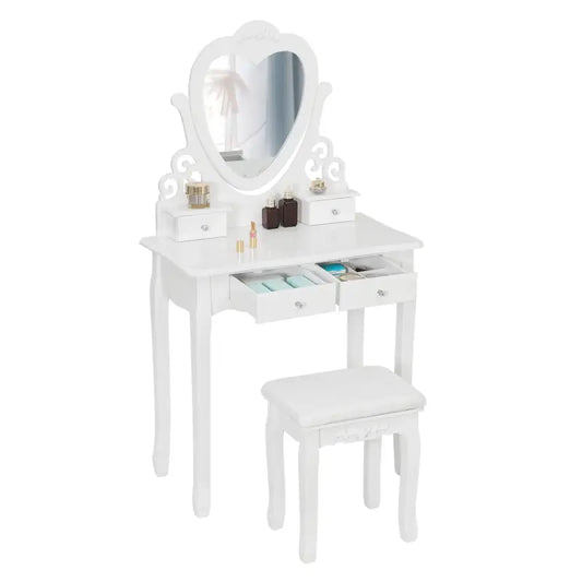 Een witte, klassieke make-up tafel met hartvormig spiegel en twee laden, geleverd met een bijpassende kruk. Perfect voor kinderen of jonge meisjes in hun slaapkamer.