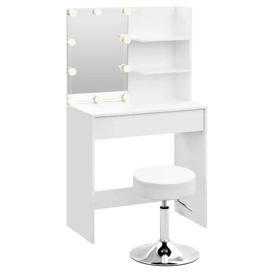 Een witte make-up tafel met verlichte spiegel en opbergvakken, uitgerust met een bijpassende, verhoogbare zitstoel voor make-up of kapsalon gebruik.