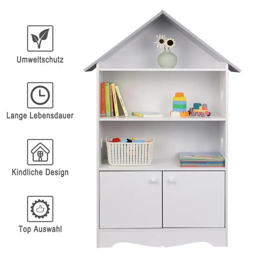Een wit houten kinderkastje in huisvorm met grijze dakrand en sterrenopeningen. Bovenste plank en onderste deuren met witte knoppen, ideaal voor speelgoedopslag in kinderkamer.
