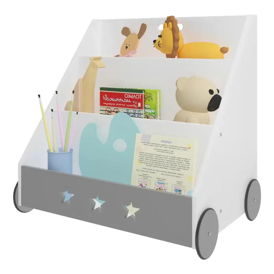 Wit houten kinderboekenkast met wielen, voorzien van drie vakken met pluche dieren en kleurrijke kinderboeken. Geschikt voor speelgoedopslag en leesplezier in kinderkamer of speelruimte.