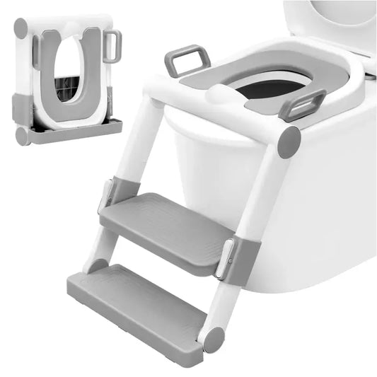 Een witte, opklapbare toiletpoort met grijze stappen en handgrepen, speciaal ontworpen voor kinderen. Ideaal voor het leren plassen en poepen, zichtbaar op een standaard toilet.