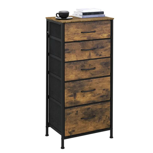 Een hoge, industriële ladekast met vijf houten laden in vintage bruin, zwart metaalframe en donkere handgrepen. Ideaal voor slaapkameropslag of kantoororganisatie met stijl.