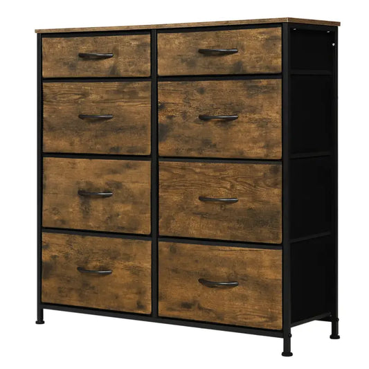 Een industriële kast met acht houten laden in warme bruine tinten en zwarte metalen handgrepen. Geschikt voor slaapkameropslag of als decoratief meubelstuk in een moderne woonruimte.