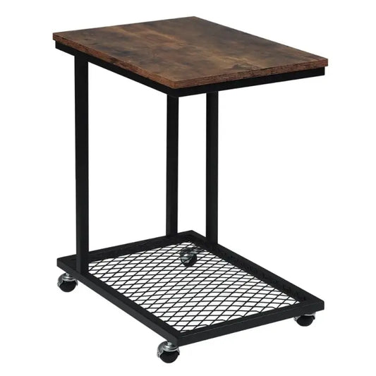 Een industriële bijzettafel met donkerbruine houten blad en zwart metaalframe, voorzien van wieltjes en een ondersteunende roosterlaag, ideaal voor woonkamer of kantoor.