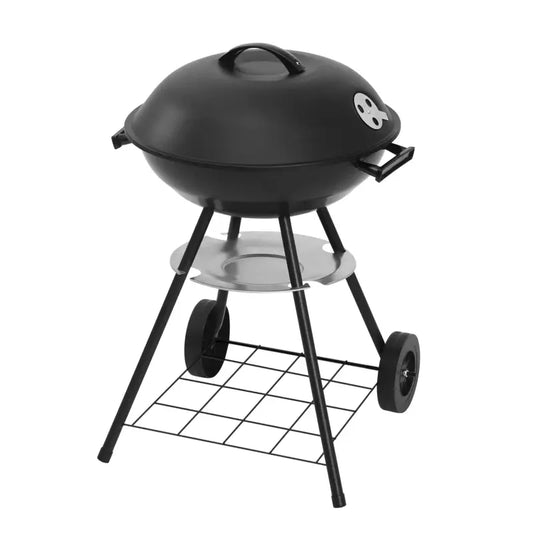 Zwarte, ronde gril met afdekking en handgrepen, voorzien van wielen en ondersteunende metalen rek. Ideaal voor buitenbarbecue’s en grillavonden in de tuin.