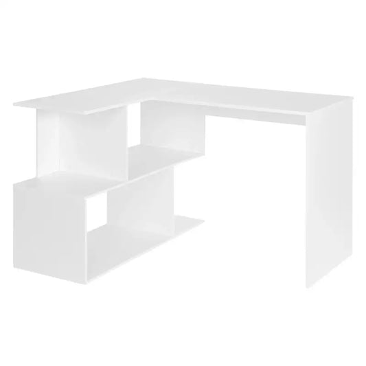 Een wit, hoekig bureau met glanzende afwerking, uitgerust met een laptop, monitor, lamp en boeken. Ideaal voor thuiswerk of studie, met ruimte voor accessoires en organisatie.
