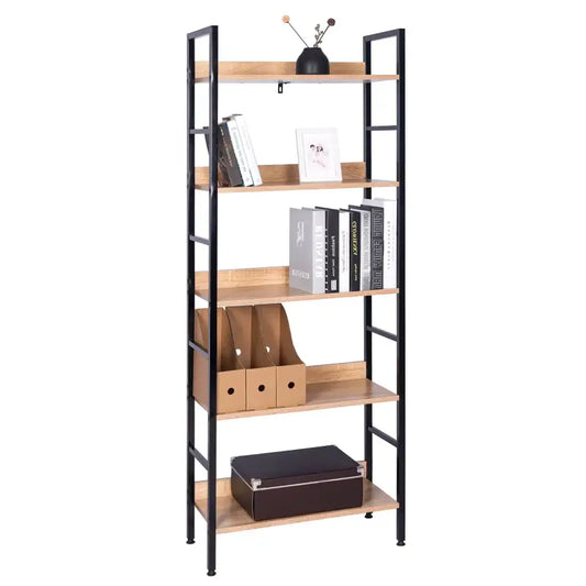 Een hoge, zwarte metalen boekenkast met vijf houten planken in eikenlook, geschikt voor woonkamer of slaapkamer. Ideaal voor boeken, decoraties of opslag in een moderne interieurstijl.