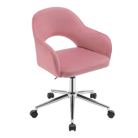 Een roze, fluweelbeklede draaistoel met een gestoffeerde, ovaalvormige rugleuning en een glanzend, chromen onderstel met zwarte wieltjes. Ideaal voor een moderne kantoor- of werkplek.