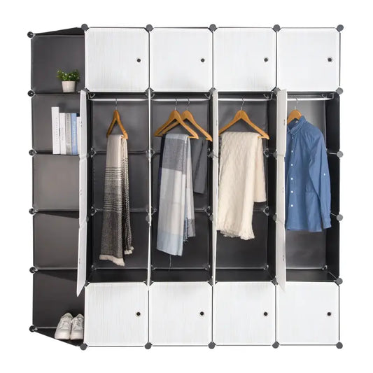 Eenvoudige opbergkast met witte panelen en zwarte metalen frame, gevuld met kleding op hangers, boeken en schoenen, ideaal voor kleine ruimtes of als opbergoplossing in slaapkamer of woonkamer.
