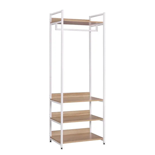 Een witte kledingkast met houten planken, waarop kleding hangt, een hoed en schoenen zijn opgeborgen, geschikt voor kleine ruimtes en minimalistische interieurs.