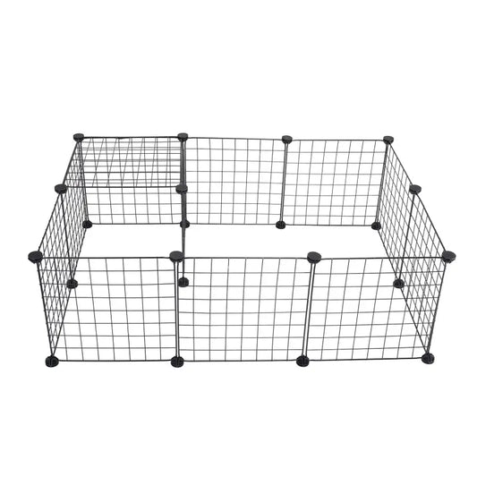 Zwart metalen kooi met rasterstructuur, geschikt voor honden of katten. Modulair ontwerp met verstelbare panelen voor binnen- en buitengebruik.