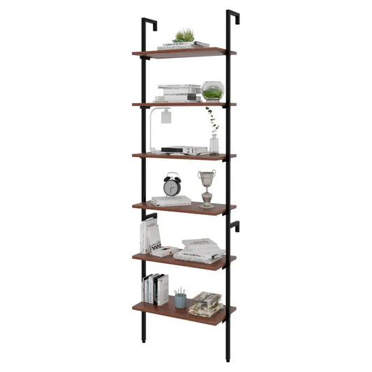 Een hoge, zwart metalen boekenkast met bruine houten planken, gevuld met boeken, een wekker, een glazen vaas en een plant. Ideaal voor moderne woonkamer of kantoordecoratie met stijlvolle opslag.