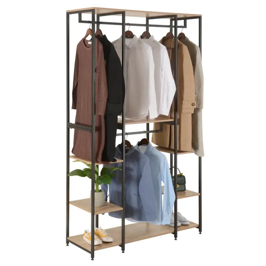 Een hoog, zwart metalen kledingkastframe met lichtbruine houten planken en een opvallende kruisvormige decoratie. Ideaal voor moderne woonruimtes en kledingopslag in slaapkamers of woonkamers.