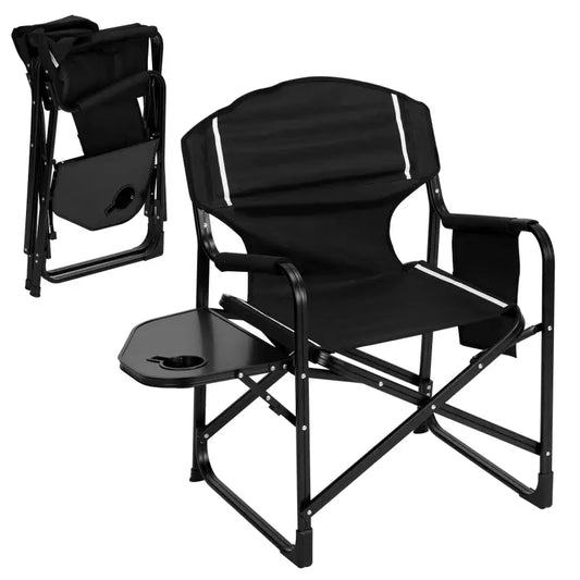 Zwarte vouwstoel met metalen frame en stoffen bekleding, voorzien van een bijzettafel en drinkhouder. Ideaal voor kampeer- en tuinactiviteiten, met extra comfort en praktische opbergruimte.