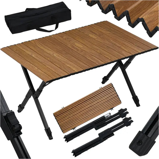 Een vouwbare tafel met houten planken en zwarte metalen poten, inclusief opbergzak. Geschikt voor kamperen, tuinfeesten of reizen – lichtgewicht en opvouwbaar.