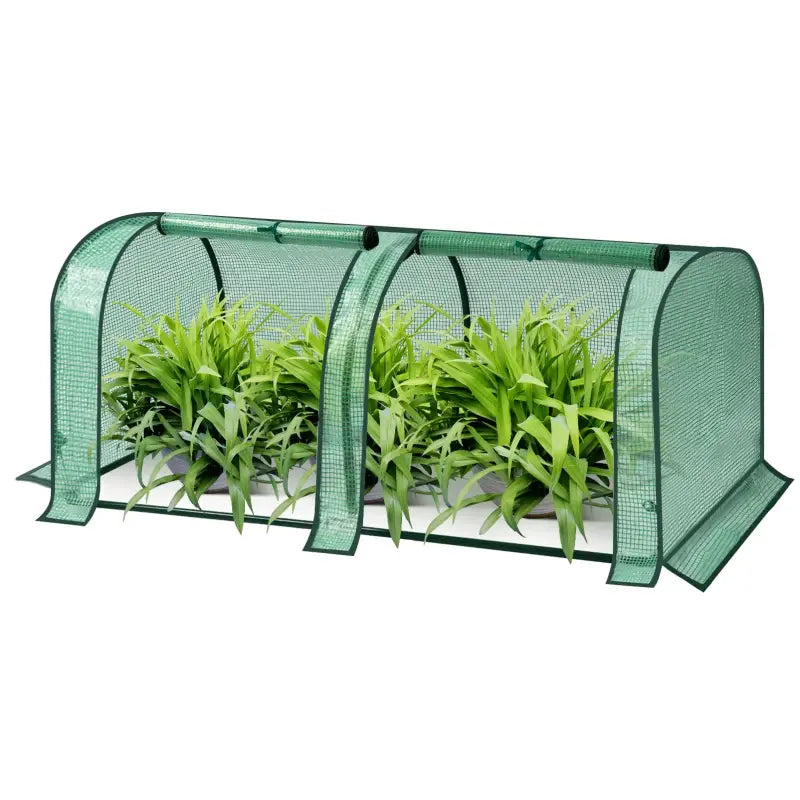 Groene, opvouwbare plantenkap met meshstructuur, bedekt twee potten met groene grassoorten. Ideaal voor tuinbescherming tegen insecten en onweer.