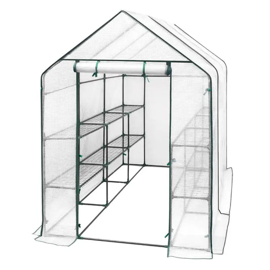 Groene tuinserre met transparante meshwand en rolluik, gevuld met potten planten op metalen rek. Ideaal voor groeien van kamerplanten en tuinbloemen in de zon.