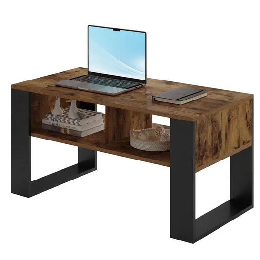 Een moderne salontafel met donkerbruin houten blad en zwarte metalen poten, voorzien van een ondersteunende plank. Ideaal voor woonkamer of lounge-ruimte met een industriële stijl.