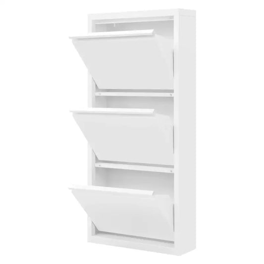 Een witte, verticale wandkast met drie schuifdeuren voor opslag in de keuken of badkamer. Geschikt voor opslag van schoenen, kleding of keukengerei.