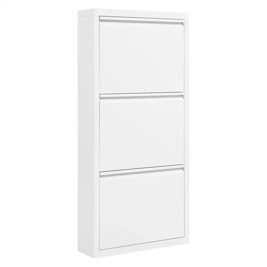 Een witte, opgehangen schoenenkast met drie schuifdeuren, geschikt voor compacte opslag in kleine ruimtes. Ideaal voor moderne woonruimtes en kleine appartementen.