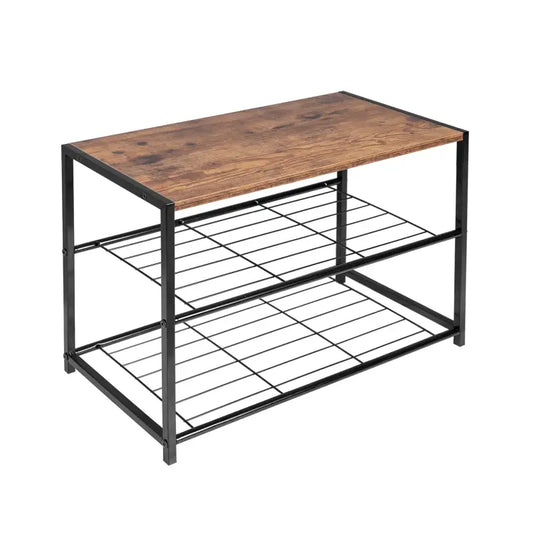Een industriële salontafel met bruin houten blad en zwart metalen frame, voorzien van twee draadnetten onderdelen. Ideaal voor woonkamer of kantoor als opslag- en decoratief meubel.