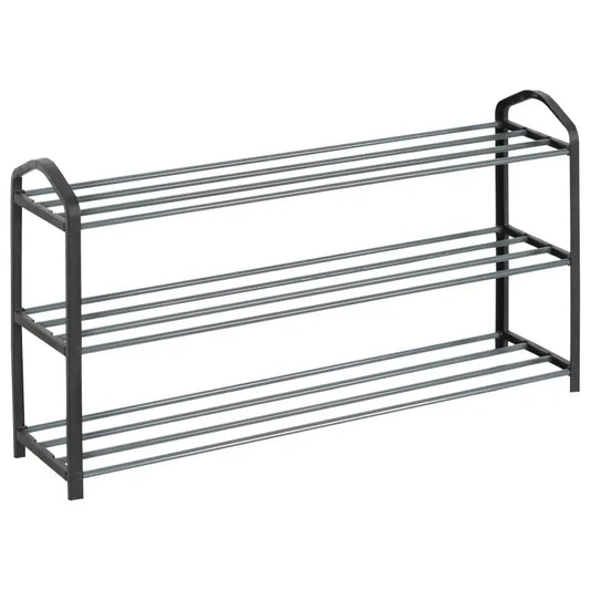 Zwart metalen schoenenrek met drie verdiepingen, geschikt voor op de hal of in de kast. Robuust ontwerp met handgrepen aan de zijkanten voor gemakkelijke verplaatsing.