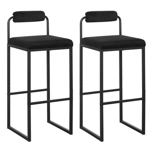 Zwarte barstoelen met gestoffeerde zitting en rugleuning, gemaakt van metaal met een moderne, minimalistische vorm. Ideaal voor keuken of bar, geschikt voor comfortabel zitten in een stijlvol interieur.