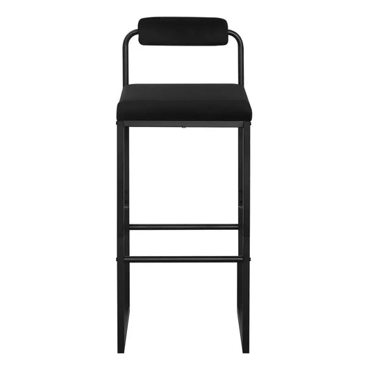 Zwarte barstoelen met gestoffeerde zitting en rugleuning, gemaakt van metaal met een moderne, minimalistische vorm. Ideaal voor keuken of bar gebruik, met een stijl die past in een moderne woonruimte.