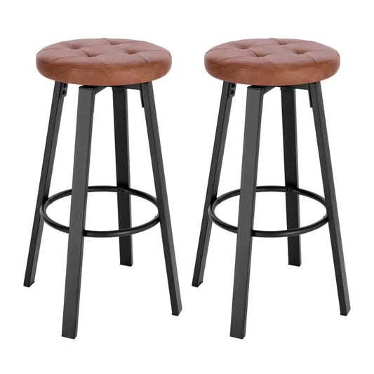 Bruine, gepolsterde barstoelen met knoppen en zwarte metalen poten, geschikt voor bar of keuken. Set van twee, met stevige ondersteuning en comfortabele zitting voor dagelijks gebruik.