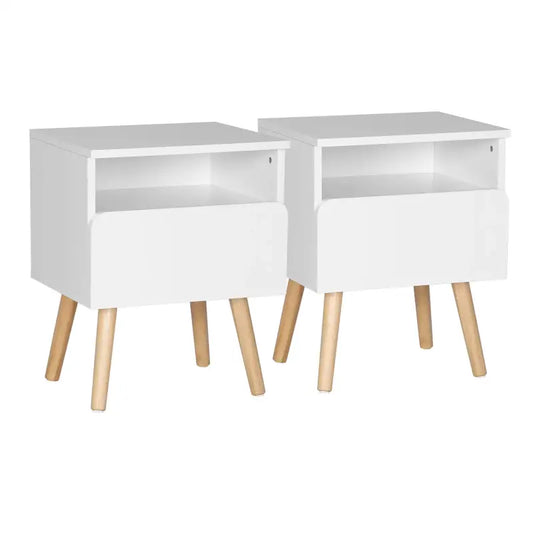 Wit nachtkastje met houten poten, geschikt voor slaapkamer. Modern design met open vak en glanzende afwerking, ideaal voor nachtmeubilair of decoratieve opslag.