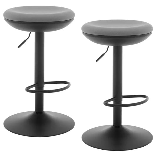 Zwarte, verhoogbare barstoelen met zachte, grijze zittingen en metalen voeten, geschikt voor moderne keukens of bars. Met verstelbare hoogte en stabiliteit voor comfortabel gebruik.