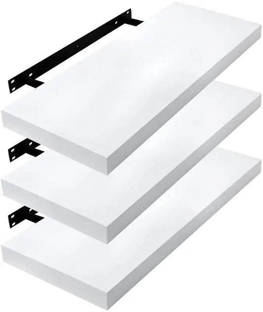 Witte, glanzende planken met zwarte montagebeugels, geschikt voor wandmontage. Ideaal voor moderne interieurs, kantoor- of woonruimteorganisatie.
