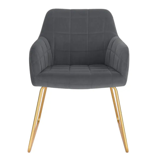 Grijze fluweelstoelen met gestikte bekleding en goudkleurige metalen poten, geschikt voor moderne eetkamer of woonkamer. Set van vier, stijlvol en comfortabel voor dagelijks gebruik.