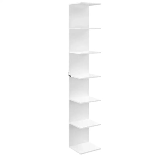 Een witte, minimalistische wandkast met zes vlakke planken, geschikt voor moderne interieurs. Ideaal voor het opbergen van boeken of decoratieve items in een woon- of kantoorruimte.