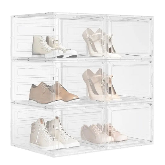 Transparante schoenenkast met vier vakken, gevuld met witte en beige sneakers en hoge hakken. Ideaal voor schoenenopslag in een kast of kamer.