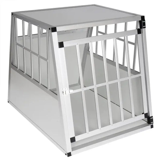 Zilverkleurige metalen hondencage met verstelbare deur en zwarte hoekbeschermers, geschikt voor reizen en huisgebruik. Robuust ontwerp met lichtgewicht frame voor gemakkelijke transport.