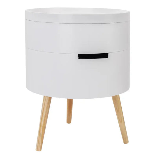 Een witte, ronde nachtkastje met twee laden en houten poten, voorzien van een zwart handvat. Ideaal als nachtkastje voor een moderne slaapkamer.