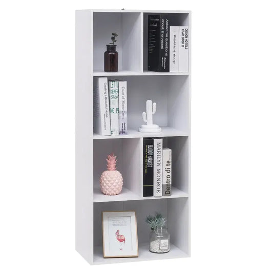 Wit houten boekenkast met vier vakken, gevuld met boeken, een roze ananas, een witte cactus, een fotolijst en een glazen vaas met groen. Ideaal voor moderne woonkamerdecoratie of kantoororganisatie.