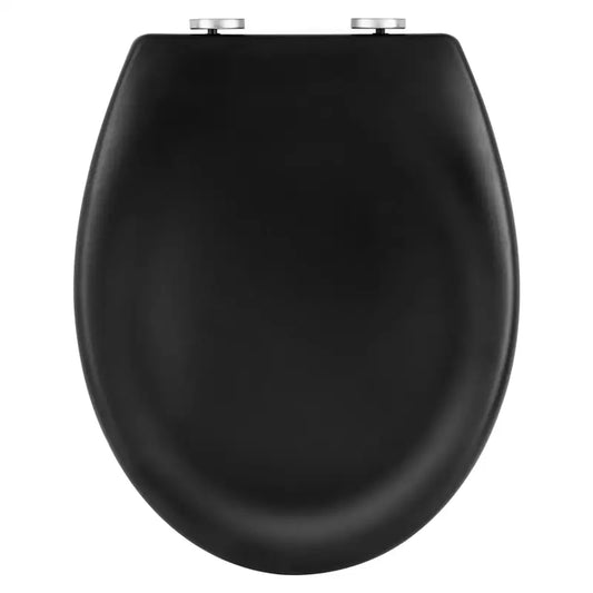Zwarte, matte toiletzitting met zilverkleurige bevestigingspunten bovenaan, geschikt voor moderne badkamers. Eenvoudige, elegante vorm voor een stijlvolle badkameruitrusting.
