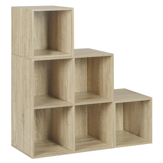 Een lichtgekleurde houten boekenkast met een stijlvolle, gestapeld ontwerp. Geschikt voor moderne woonruimtes, biedt deze kast ruimte voor boeken, decoraties of opslag in een minimalistische stijl.