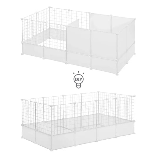 Een wit, modulair dierenkooi met metalen raster en ondersteunende panelen, geschikt voor kleine huisdieren. Ideaal voor houding van konijnen of hamsters in een binnenruimte.