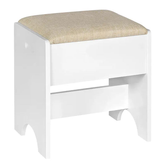 Een witte houten kruk met een beige gestoffeerde zitting, geschikt als make-upkruk of toiletstuk. De moderne, minimalistische vorm past in elke badkamer of slaapkamer.