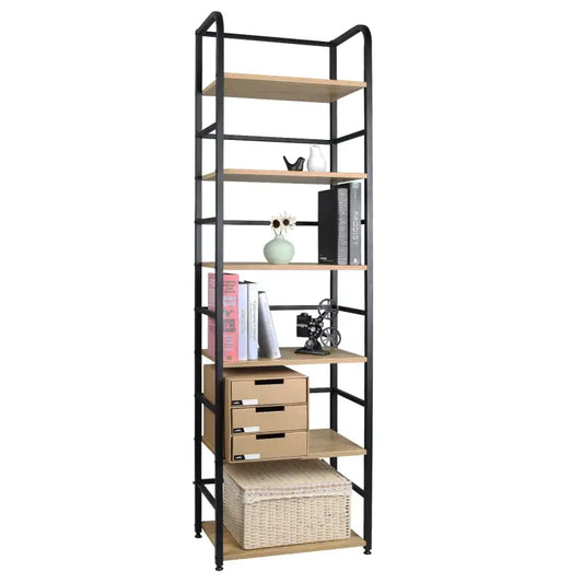 Een hoge, zwarte metalen boekenkast met houten planken, voorzien van drie lades en een rieten mand. Ideaal voor woonkamer- of kantooropslag met stijlvolle decoratie.