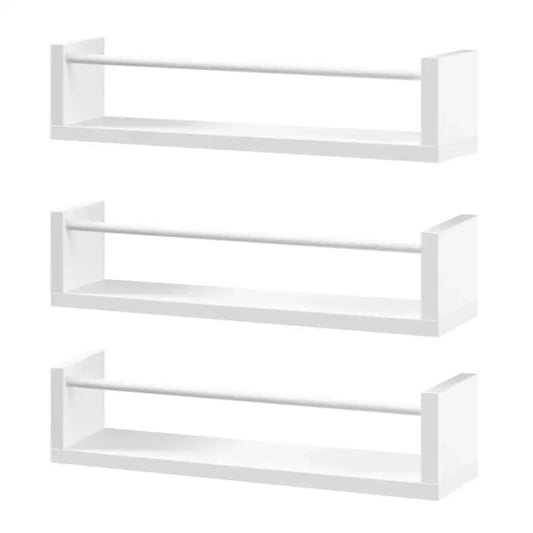 Wit wandplank met drie niveaus, versierd met pastelkleurige speelgoedfiguren, inclusief een konijn, een eenhoorn en een ijsje. Ideaal voor kinderkamerdecoratie en speelgoedopslag.