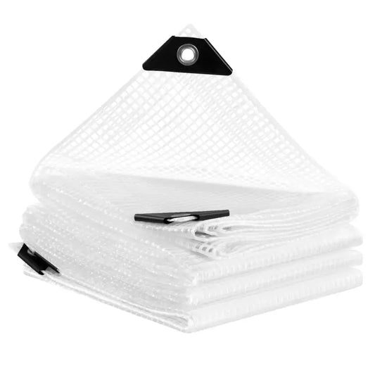 Een witte, opgevouwen regen- en zonbeschermende tentdoek met zwarte trekkoorden en oogjes. Geschikt voor tuin- en terrasgebruik, met een sterk, netachtig materiaal.