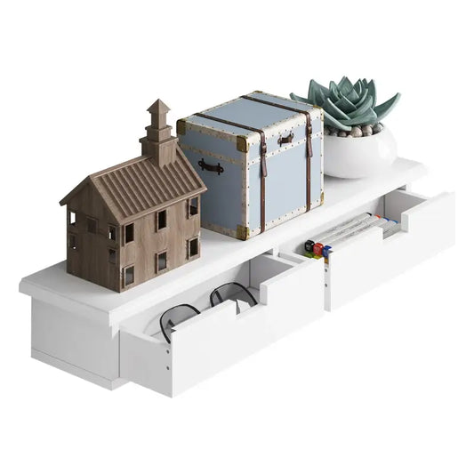 Een witte wandkast met opbergvakken, voorzien van een houten huisje, een lichtblauwe koffer en een groene succulent. Ideaal voor kantoororganisatie en decoratie.