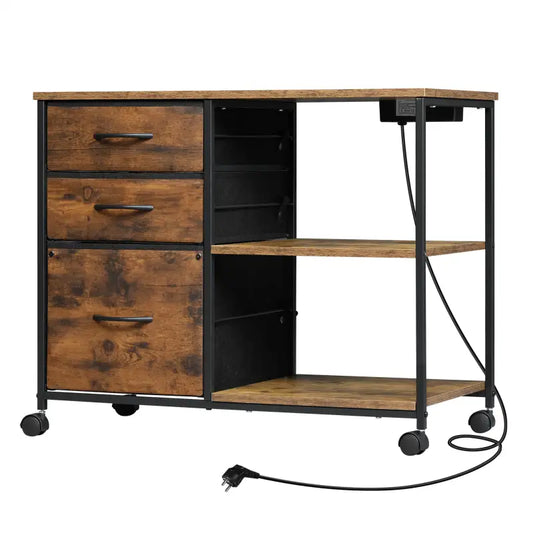 Een mobiele bureau met drie houten laden en open planken, voorzien van wieltjes en een stekker voor kantoor- of thuisgebruik. Donkerbruin hout met zwart metaal frame, geschikt voor moderne werkplekken.