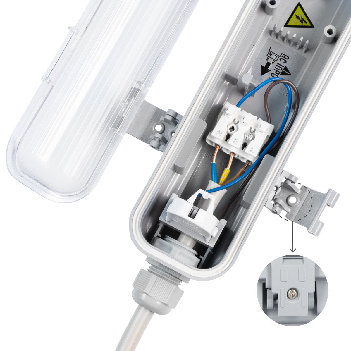 Zilverkleurige, waterdichte LED-buis met IP65-klasse, geschikt voor buitenverlichting. 150 cm lang, 22 W, inclusief 1x buis, met duidelijke waterdruppels op de oppervlakte.